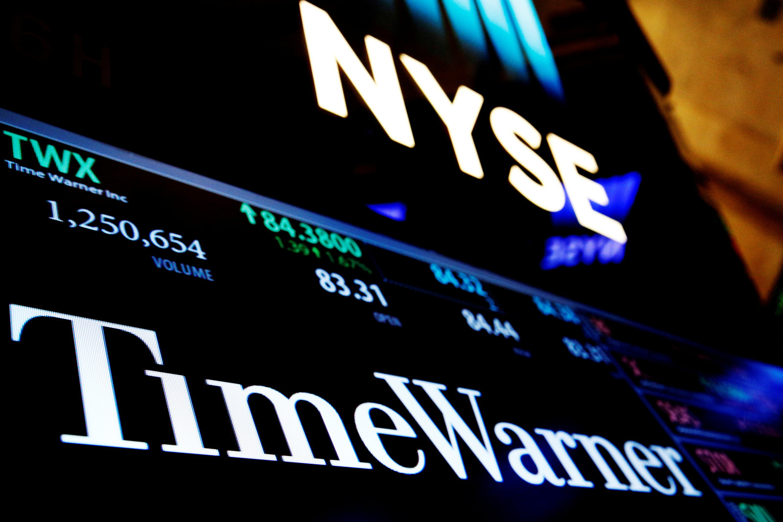 غول ارتباطات ایالات متحده قصد خرید Time Warner را دارد