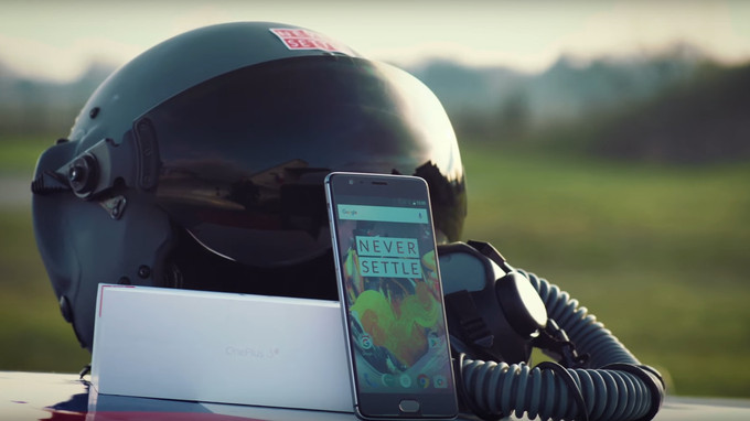 تماشا کنید: ویدئوی جعبه گشایی OnePlus 3T در هواپیمای جت