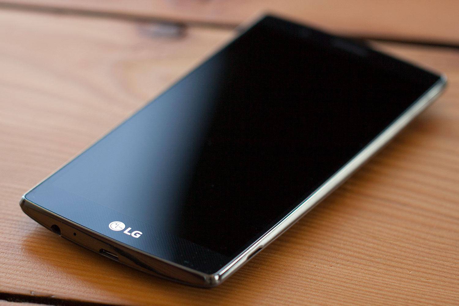 باتری غیرقابل تعویض ۳۲۰۰ میلی‌آمپری و مقاومت در برابر آب برای گوشی LG G6