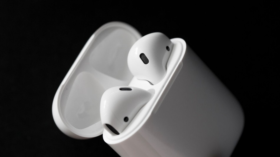 قاب نگه‌دارنده ایرپاد (AirPod) اپل یک شارژر بی‌سیم جیبی برای تمامی دستگاه‌ها