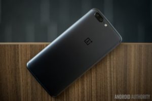 شایعات جدید ادعا میکنند که وان پلاس 5تی (OnePlus 5T) در ماه نوامبر عرضه خواهد شد