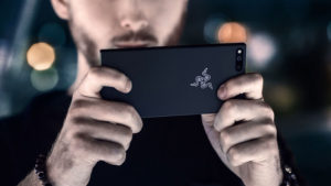 تست مقاومت Razer Phone