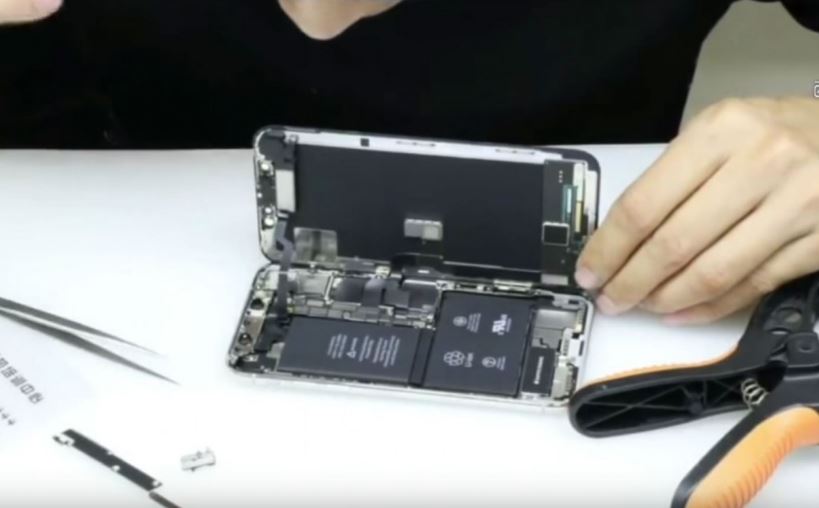 کالبدشکافی آیفون تن (iPhone X) حکایت از وجود باتری دوتایی دارد