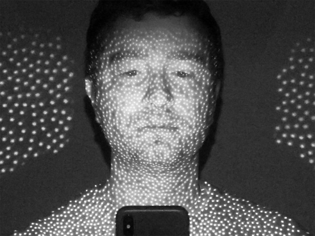 سیستم تشخیص چهره سه بعدی Face ID