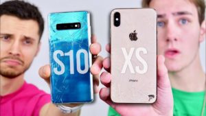 مقایسه تست سقوط گلکسی اس ۱۰ پلاس با آیفون Xs مکس