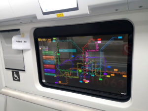 نمایشگر OLED شفاف ال جی در مترو چین