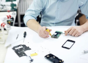 تعمیرکار حرفه ای موبایل