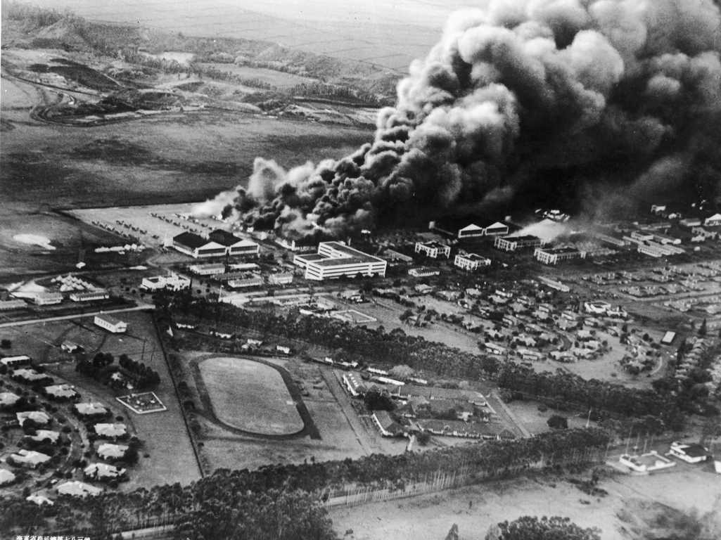 در حمله ژاپن به پرل هاربر حدود ۲۴۰۰ آمریکایی کشته شدند