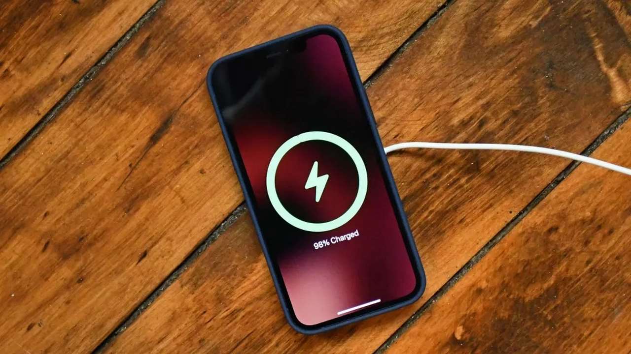 اپل می تواند با افزایش عمر باتری آیفون ۱۳ با گوشی های اندرویدی در زمینه باتری هم رقابت کند