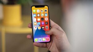 تامین پنل OLED آیفون