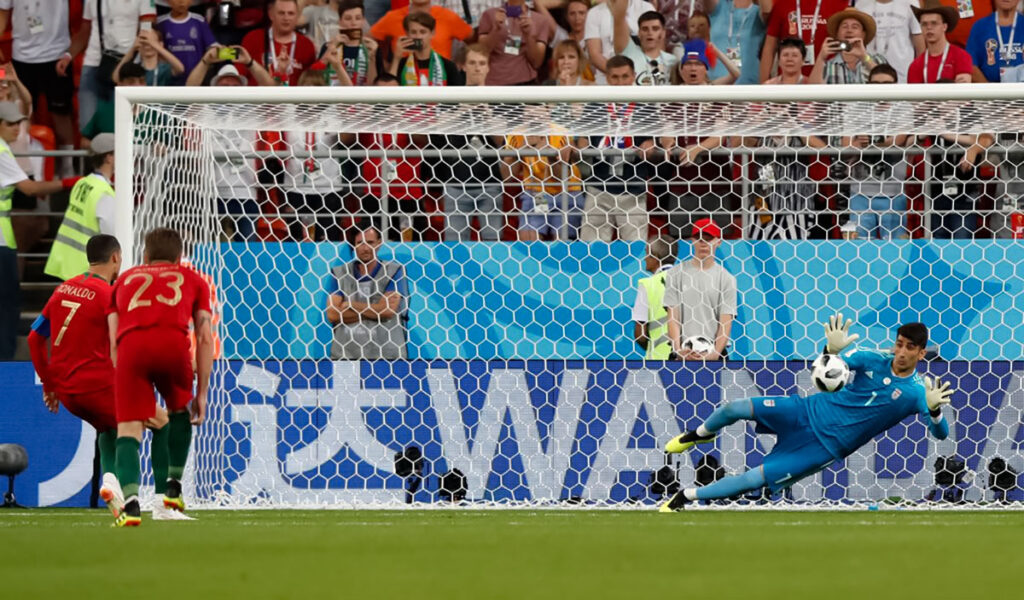 لحظه مهار پنالتی رونالدو توسط بیرانوند در جام جهانی ۲۰۱۸ روسیه - بازی ایران پرتغال