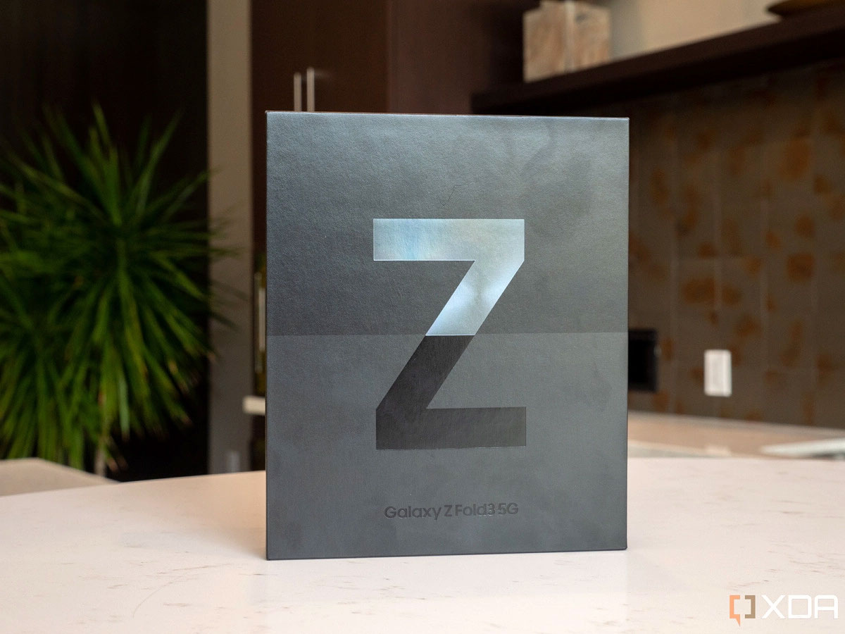 درون جعبه سامسونگ Galaxy Z Fold 3 5G چه چیزهایی وجود دارد؟