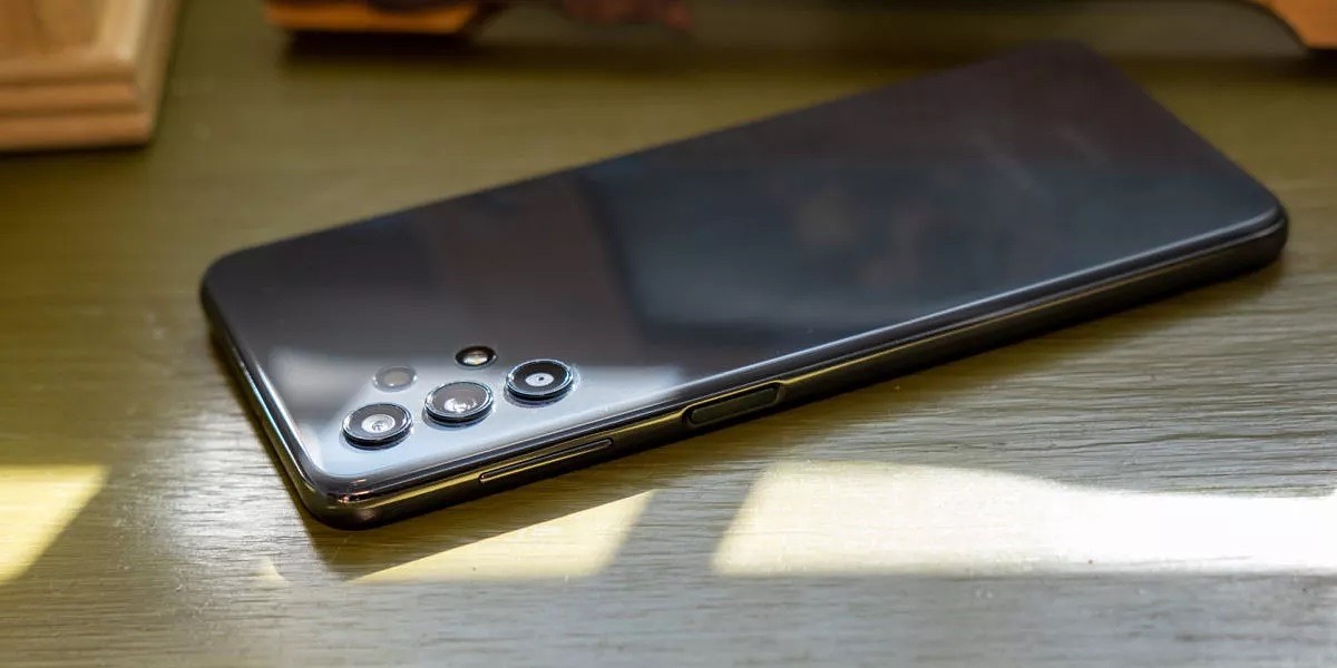 سامسونگ با ضد آب کردن Galaxy A33، قصد دارد گوشی‌های بیشتری را در آینده به این ویژگی مجهز کند
