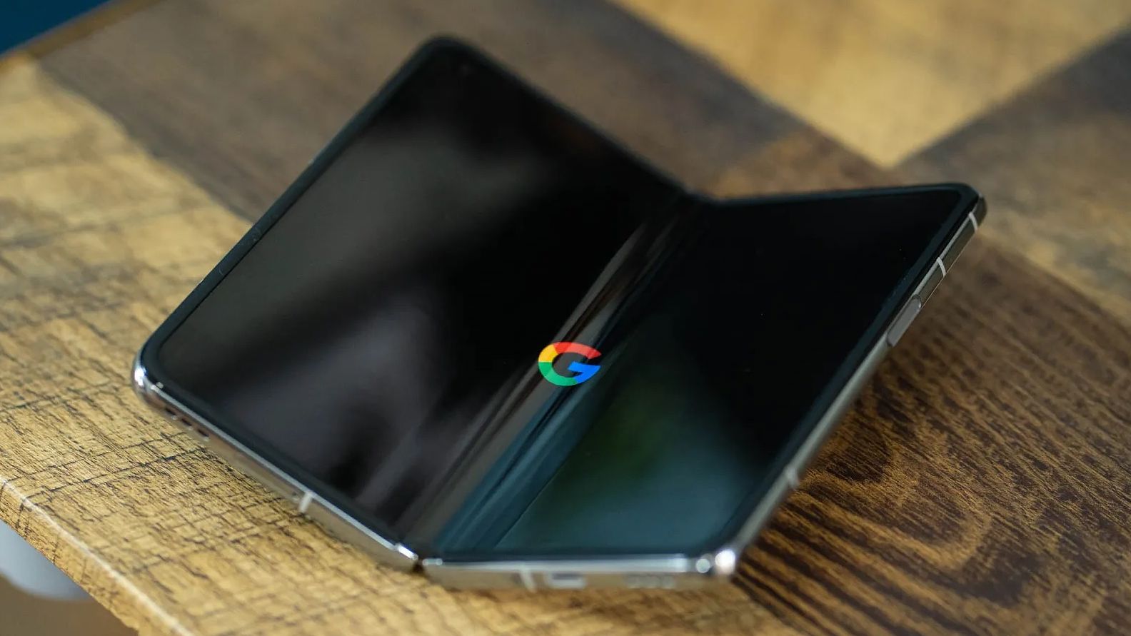 گوشی تاشو گوگل با نام Pixel Notepad از گلکسی زد فولد ۳ سامسونگ ارزان‌تر خواهد بود