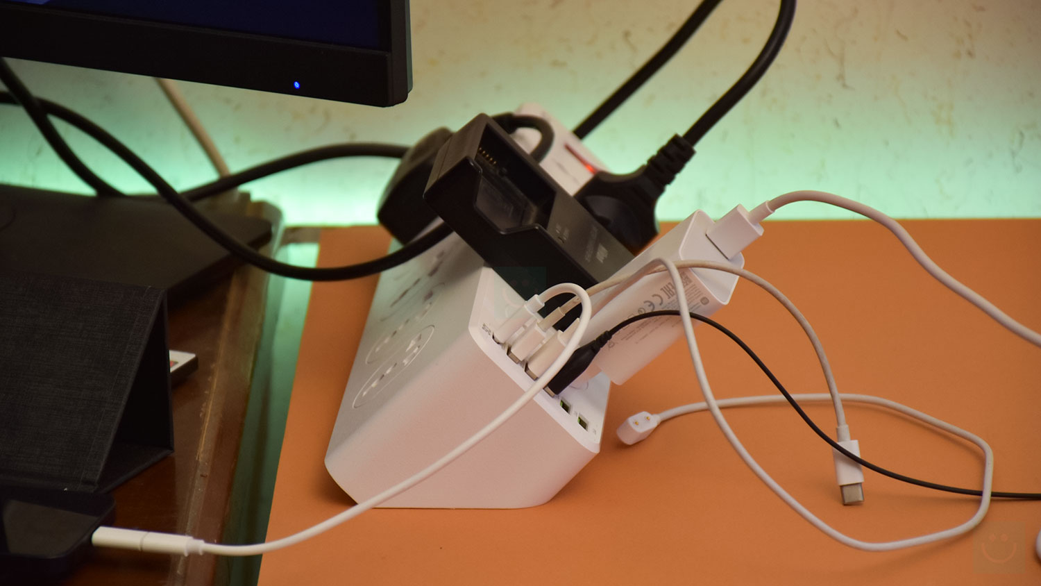 معرفی چندراهی برق Ldnio SC10610 : دارای خروجی USB C و ۵ عدد USB A به همراه ۱۰ پریز یونیورسال