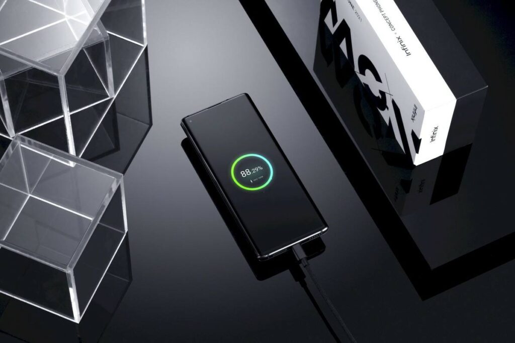 گوشی Infinix با شارژر 180 وات Thunder Charge به زودی رونمایی می‌شود