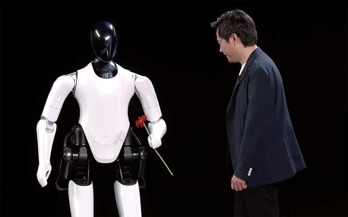 شیائومی از ربات انسان نمای خود با نام CyberOne رونمایی کرد