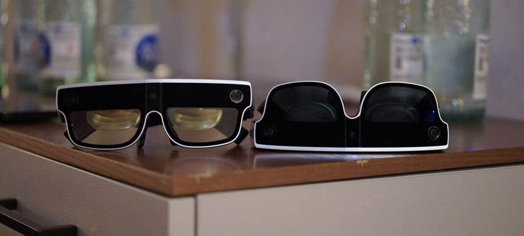 شفاف و دودی شدن شیشه عینک شیائومی برای جابه‌جایی بین حالت AR و VR