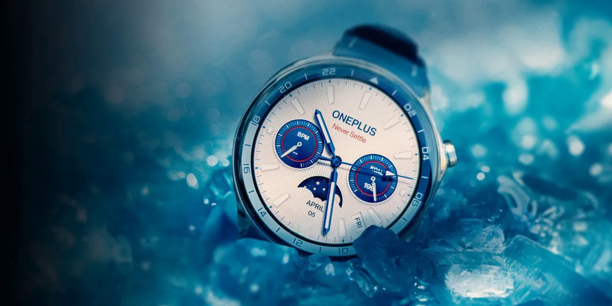OnePlus Watch 2 Special Edition در رنگ آبی نوردیک