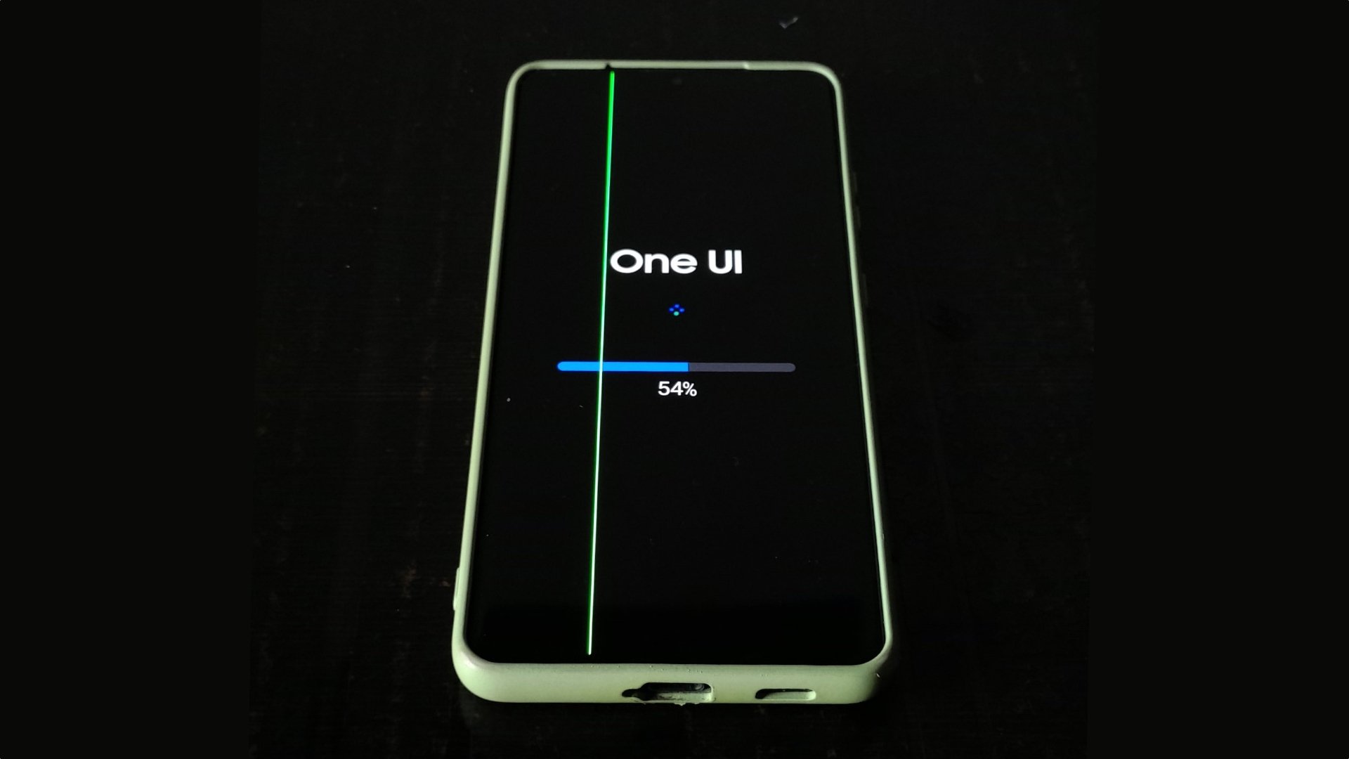 به‌وجود آمدن مشکل خط سبز نمایشگر گلکسی S21 FE سامسونگ در هنگام نصب آپدیت One UI