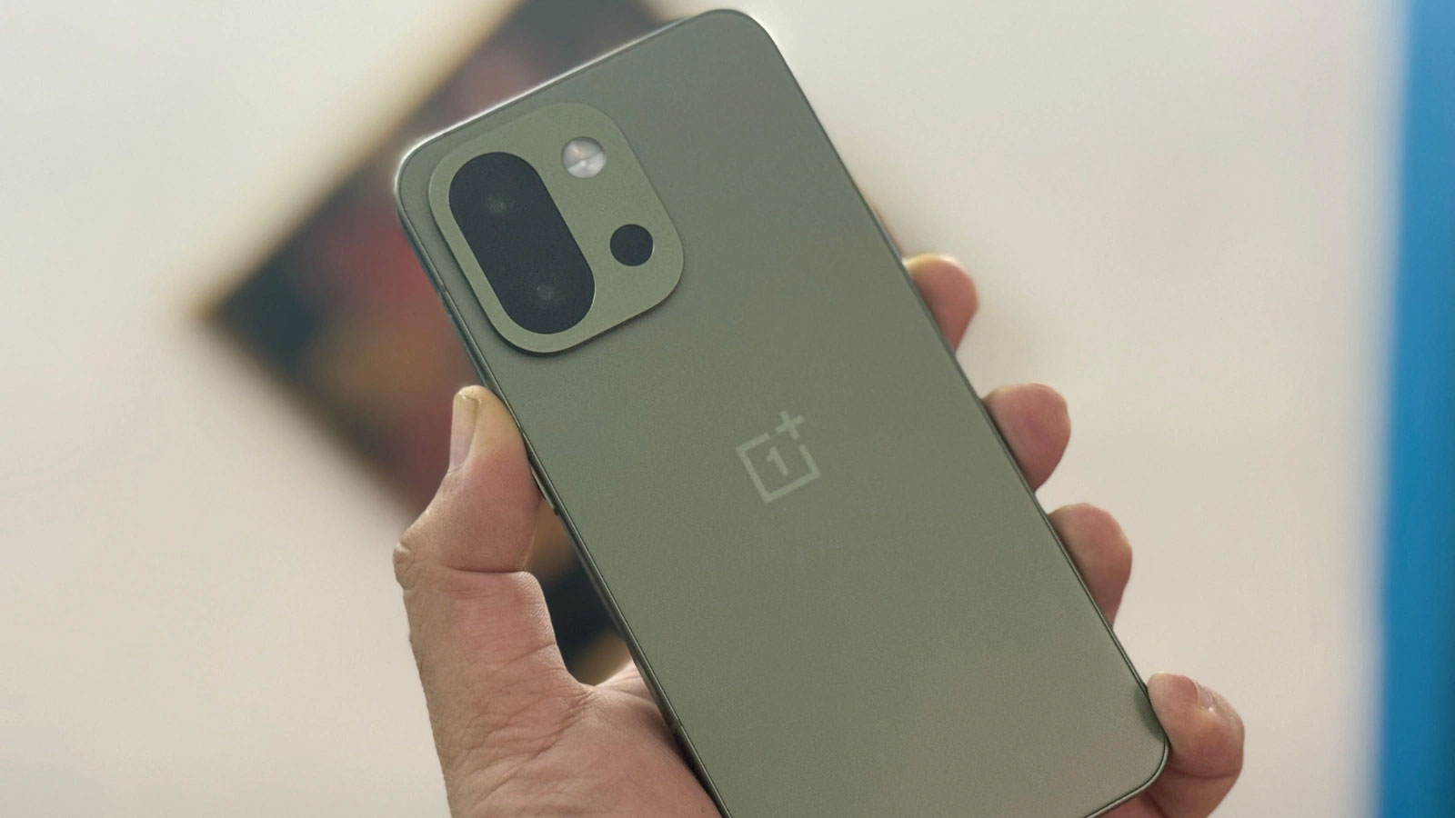 وان پلاس 13s با تراشه Snapdragon 8 Elite و باتری 5850mAh در بدنه‌ای کوچک معرفی شد