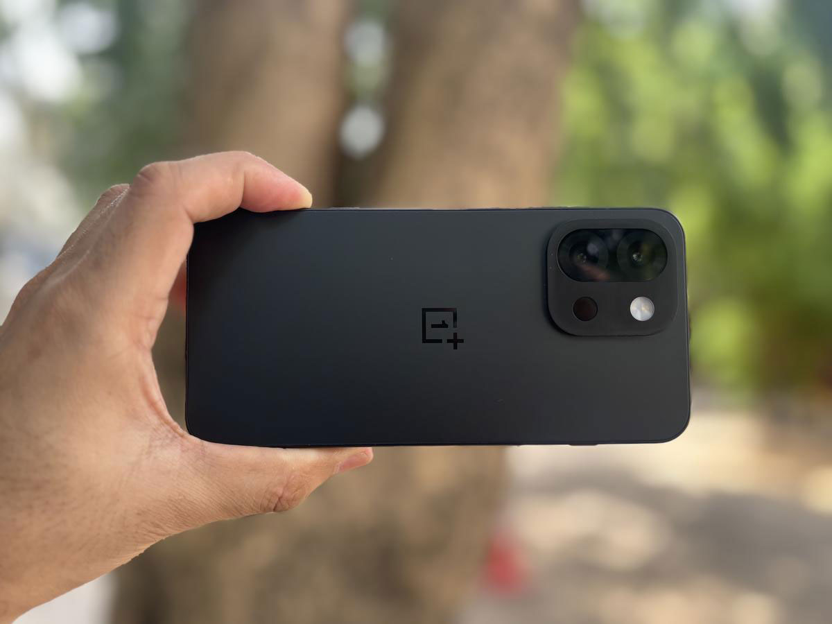 وان پلاس 13s با تراشه Snapdragon 8 Elite و باتری 5850mAh در بدنه‌ای کوچک معرفی شد