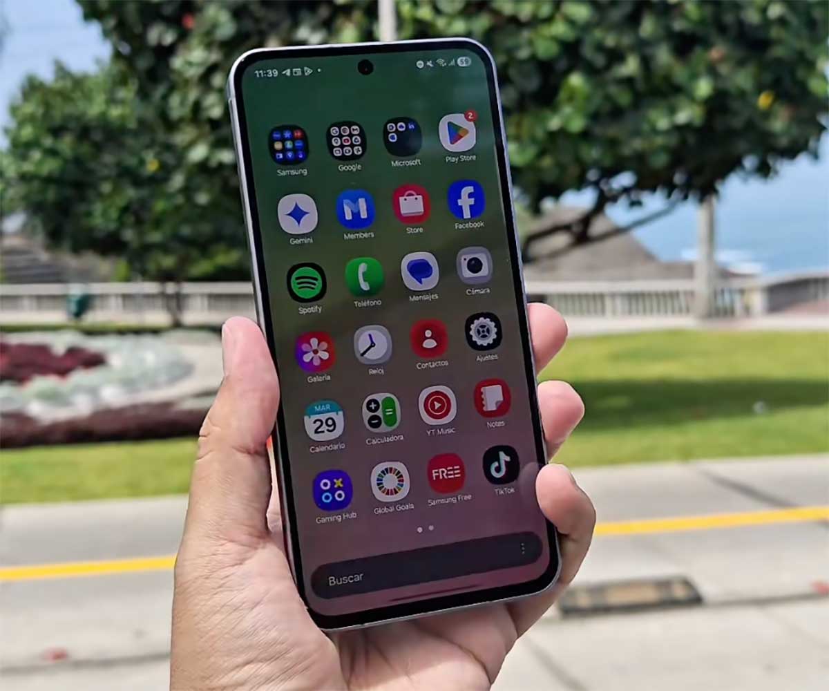 گلکسی A56 یا آنر 200 - تا ۳۰ میلیون تومان کدام گوشی را بخریم؟