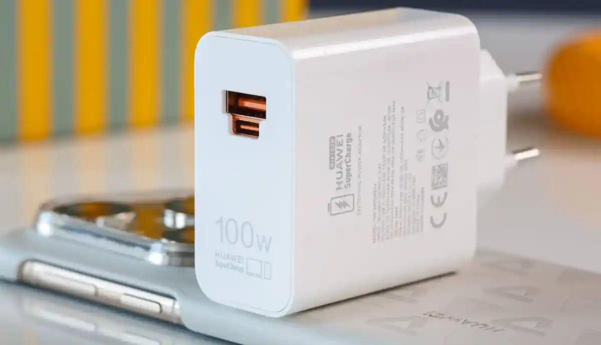 Huawei Pura 80 Ultra - 1 W - دو خروجی با درگاه های USB و USB