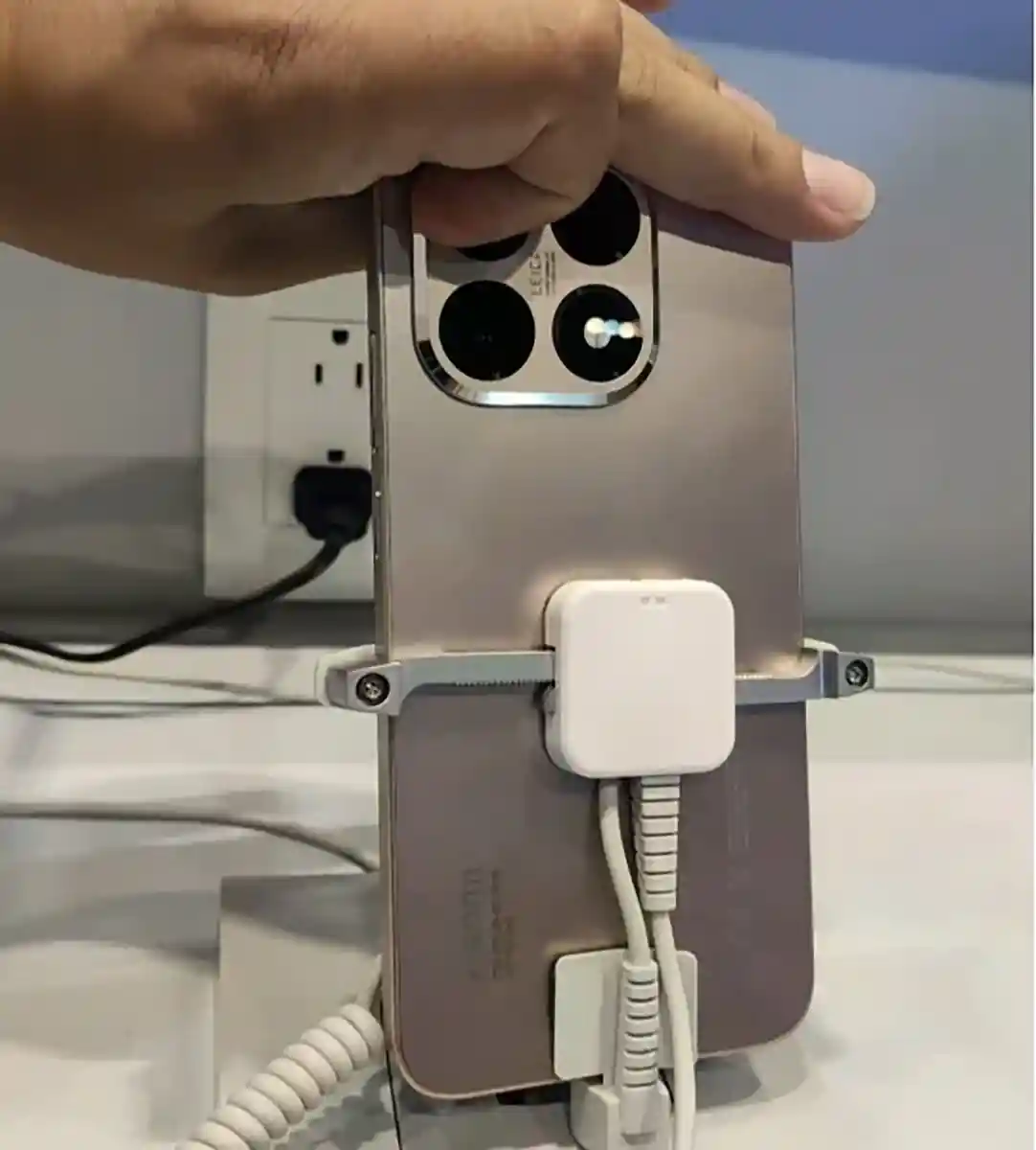 Xiaomi -pro Back View -قبل از معرفی رسمی منتشر شده است