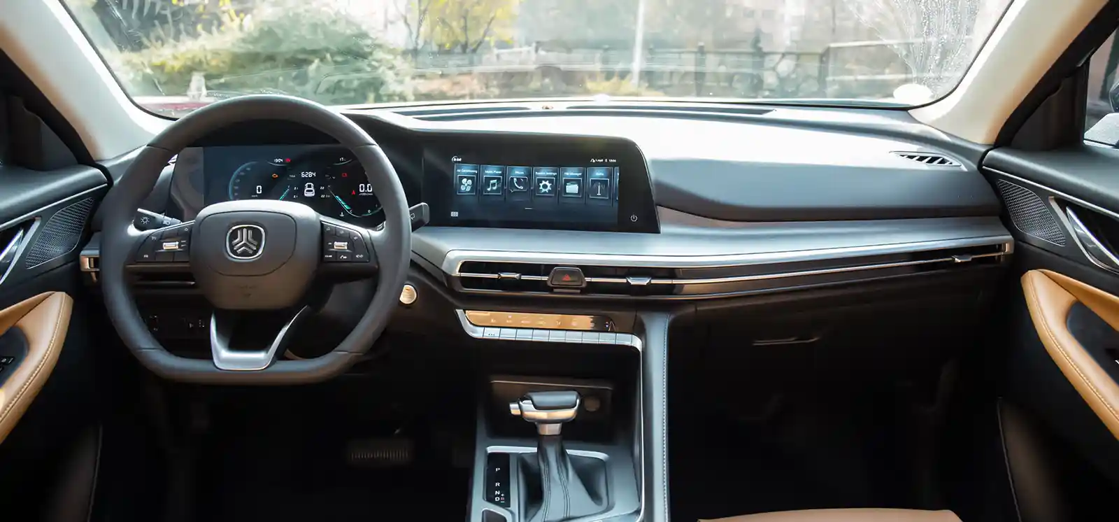 Changan CS35 Plus با تصویر Saipa روی فرمان - نام مدل SAIPA 421p