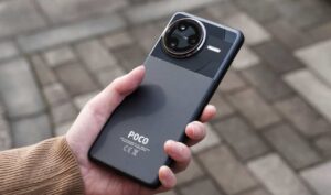 دوربین پوکو F8 اولترا