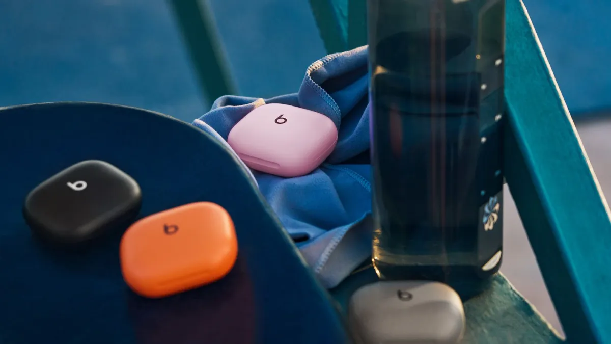 اپل از ایربادز بیتس Powerbeats Fit با دوام و راحتی بیشتر برای ورزشکاران رونمایی کرد