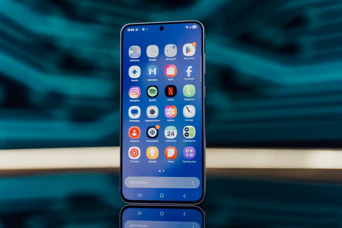 نمای جلو Galaxy S25 FE
