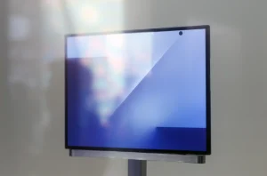 گوشی تاشو سه لا سامسونگ در حالت باز - Galaxy Z TriFold