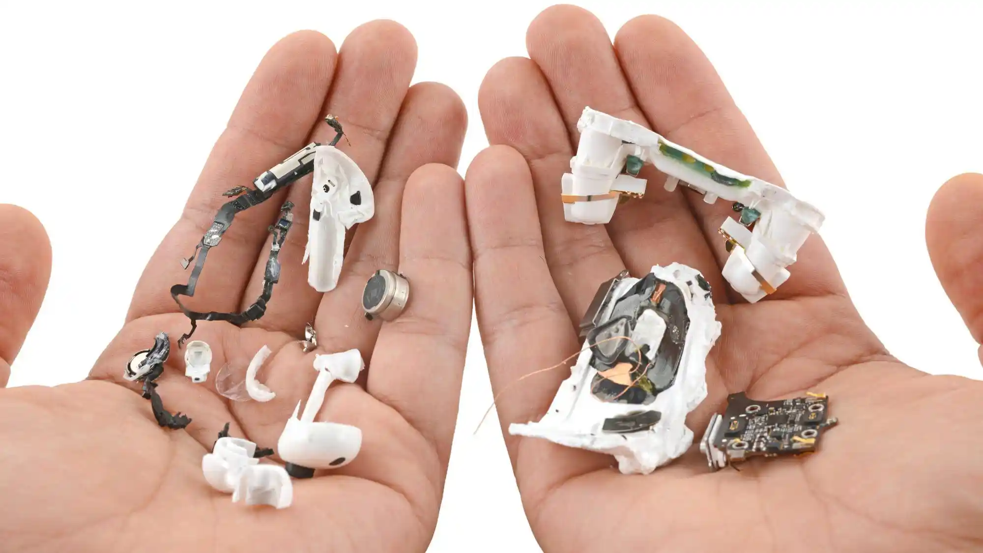 کالبدشکافی ایرپادز پرو ۳ اپل توسط iFixit: امتیاز تعمیرپذیری ۰ از ۱۰