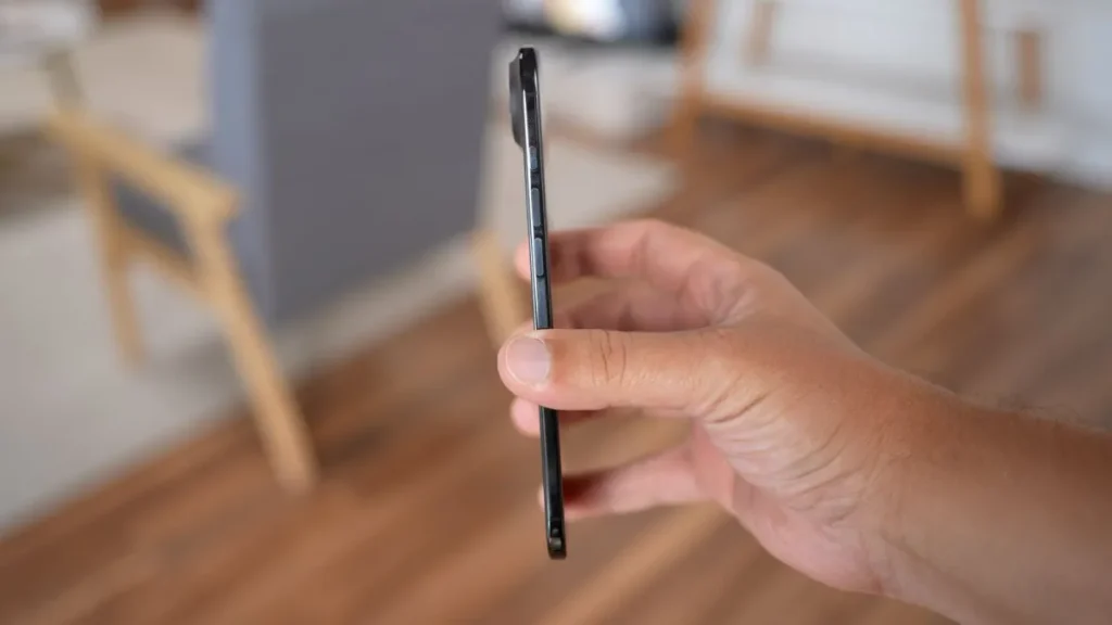 کاهش تولید آیفون ایر