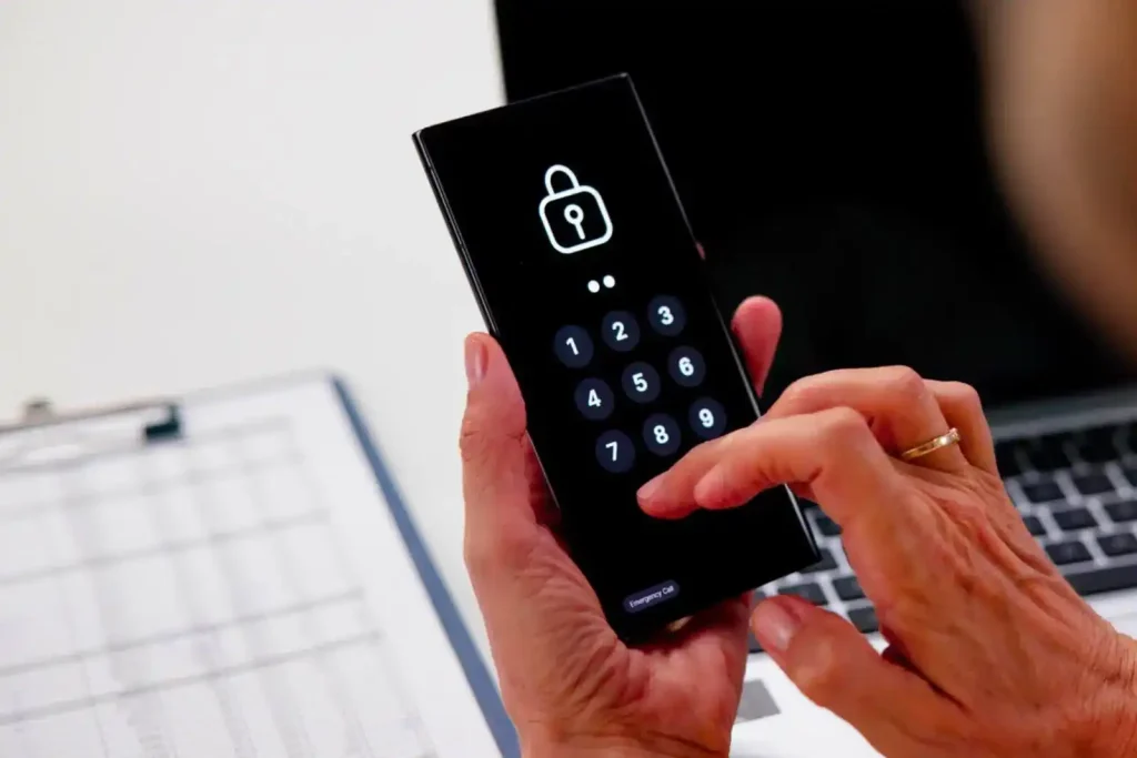 نبود امکان قفل کردن اپلیکیشن‌های موجود در گوشی - بدون نیاز به حضور در پوشه امن