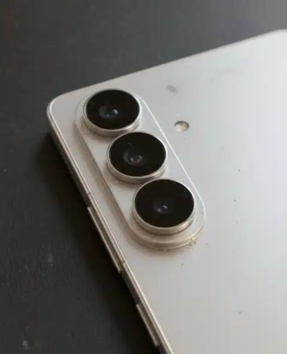 اولین تصاویر زنده گلکسی S26 پلاس فاش شد: طراحی نهایی با تراشه اگزینوس ۲۶۰۰