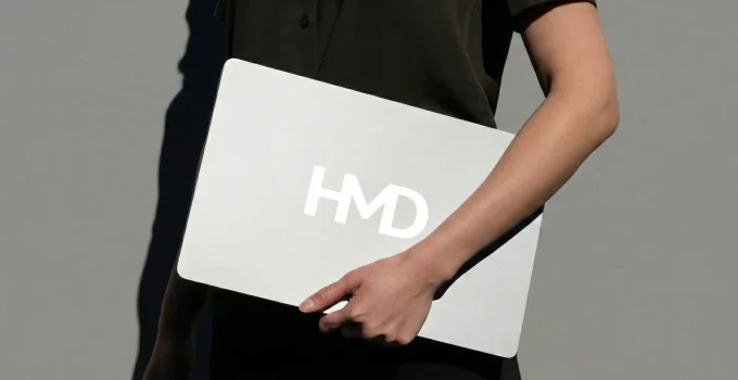 اولین لپ تاپ HMD