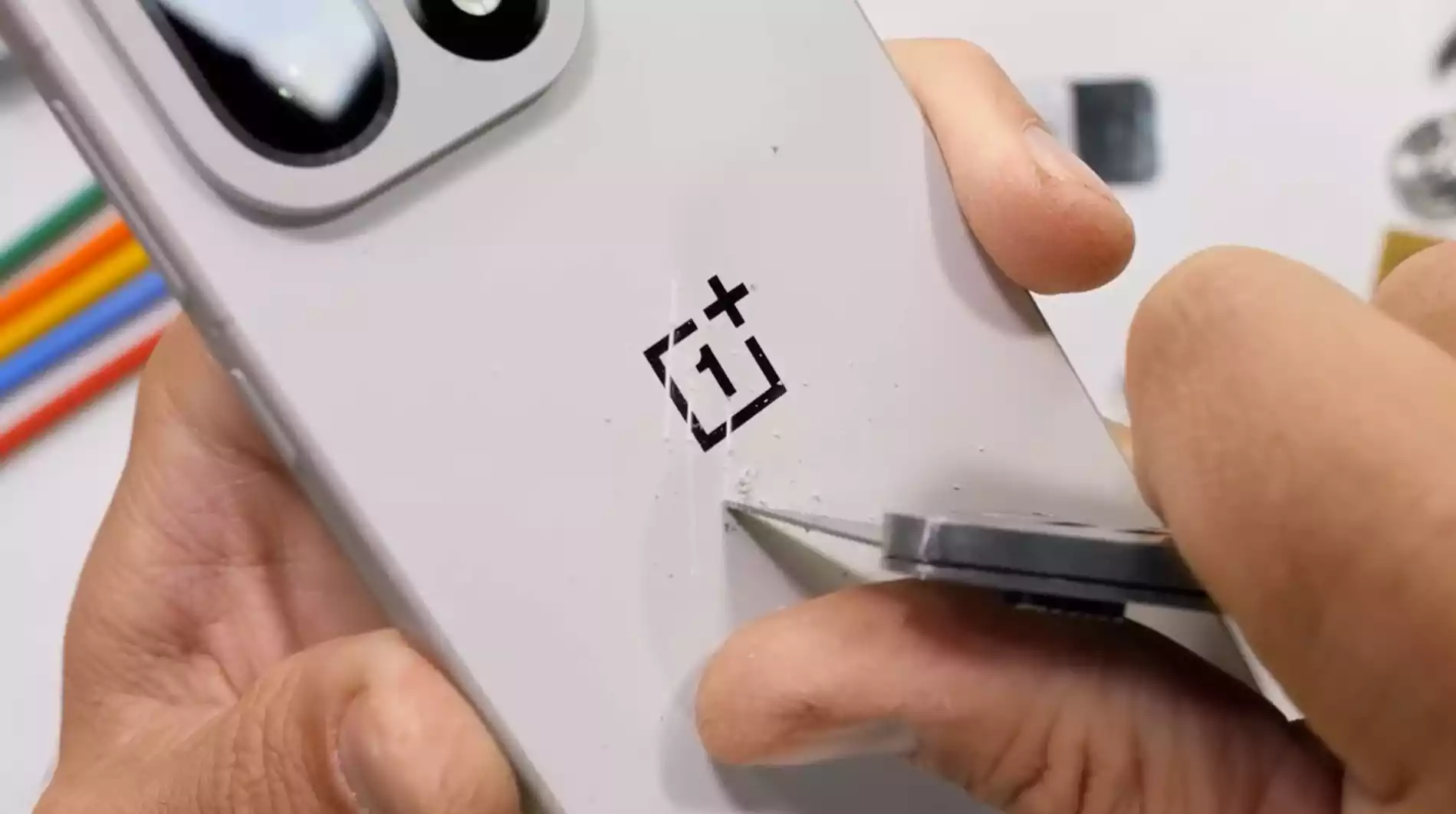 وان پلاس ۱۵ زیر تیغ تست