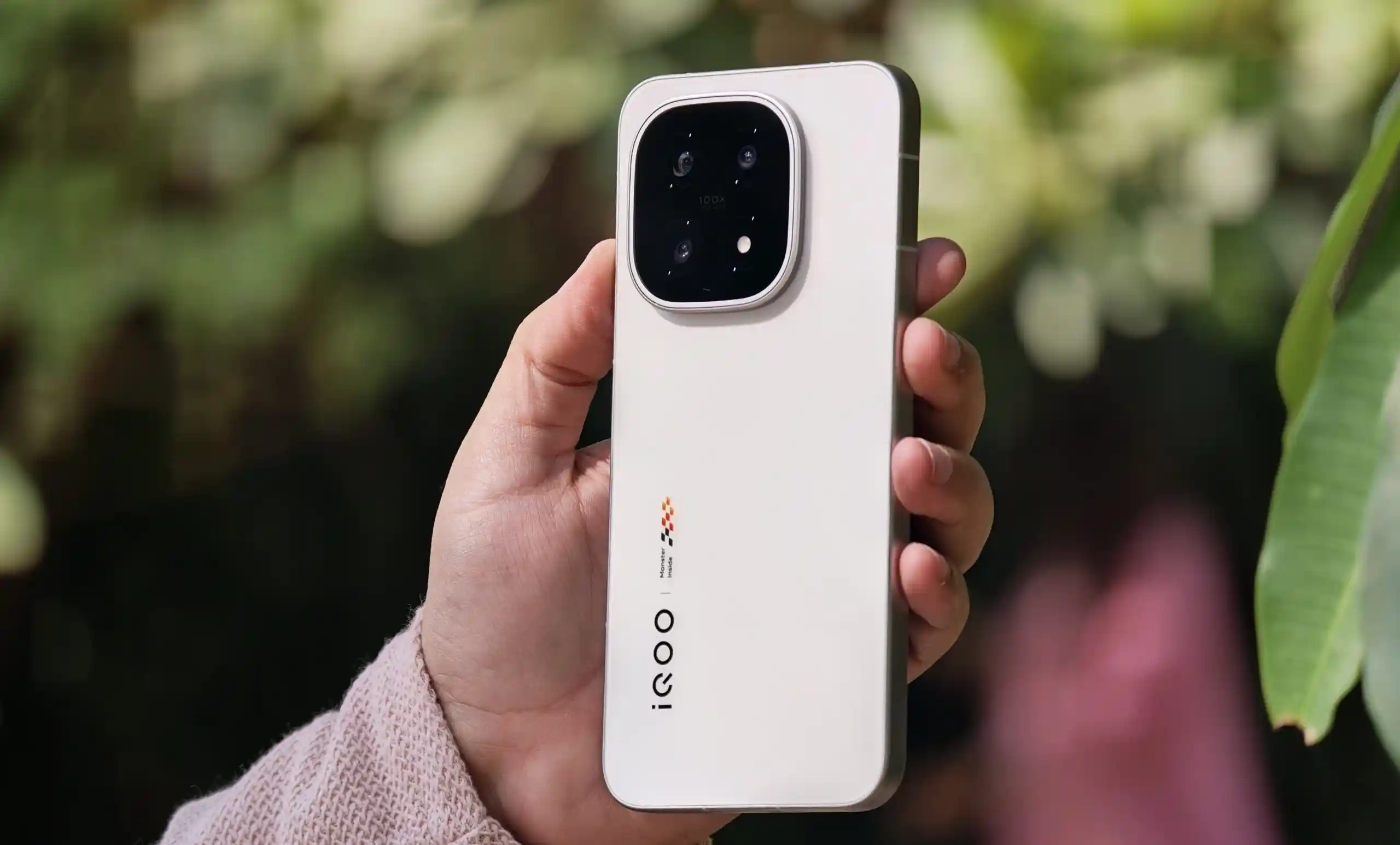 گوشی گیمینگ جمعوجور iQOO کنسل شد: تمرکز بر نسخه اولترا در سال ۲۰۲۶