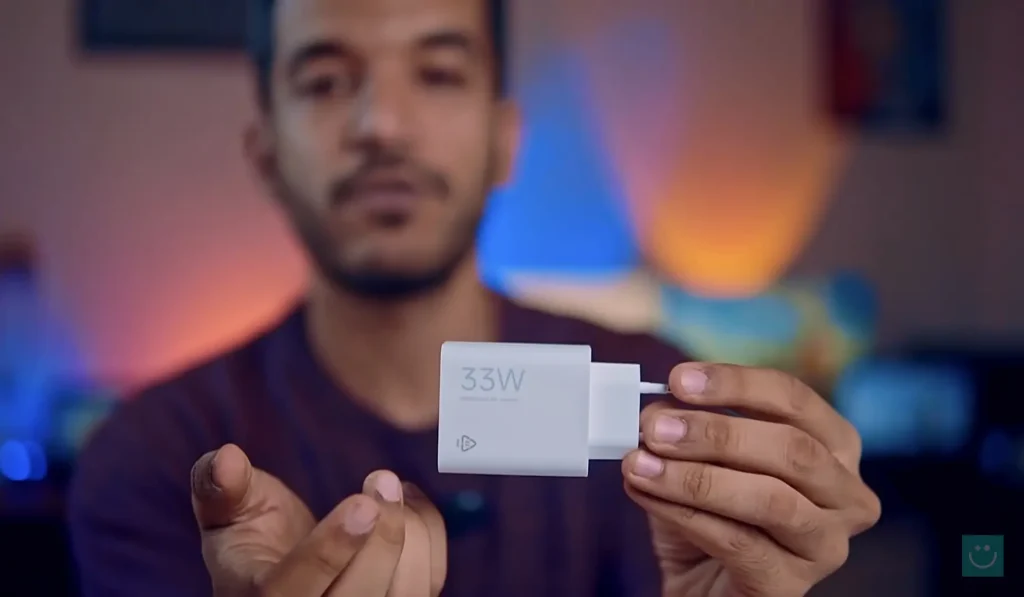 شارژر ۳۳ وات موجود در جعبه ردمی ۱۵ سی