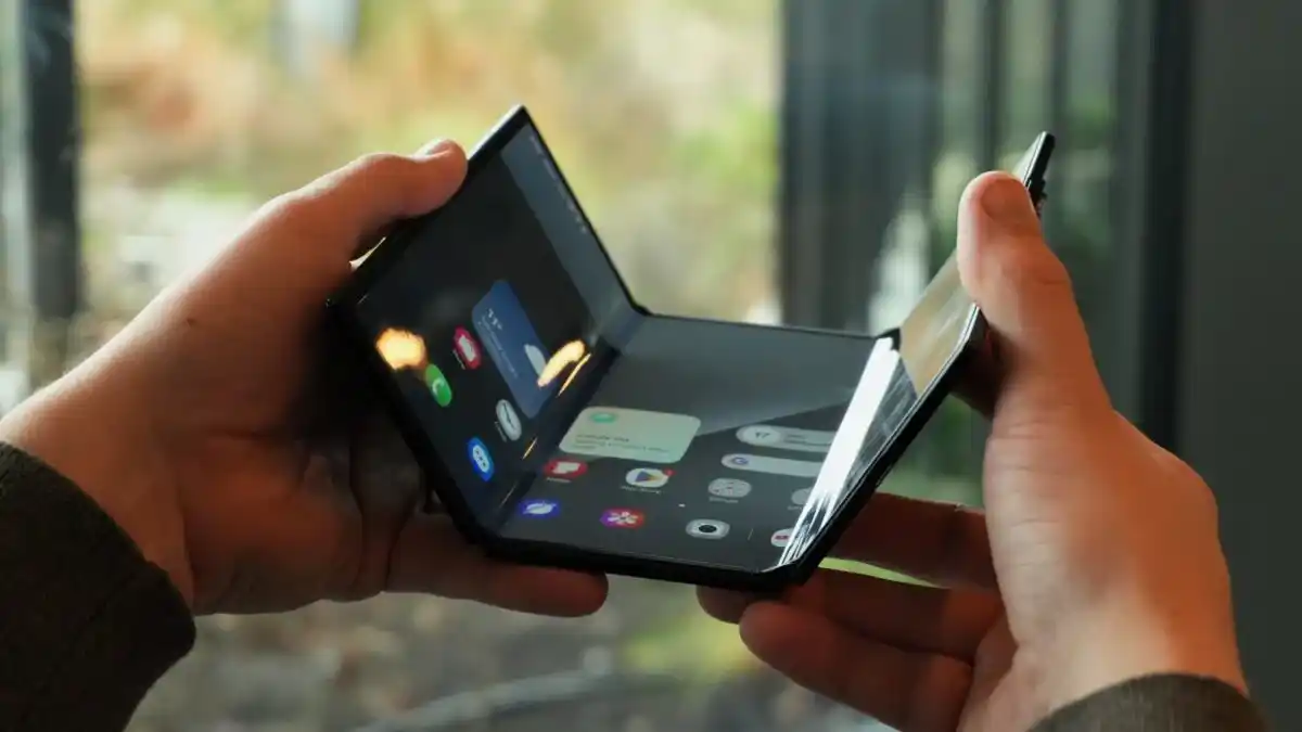 تست مقاومت گلکسی Z TriFold