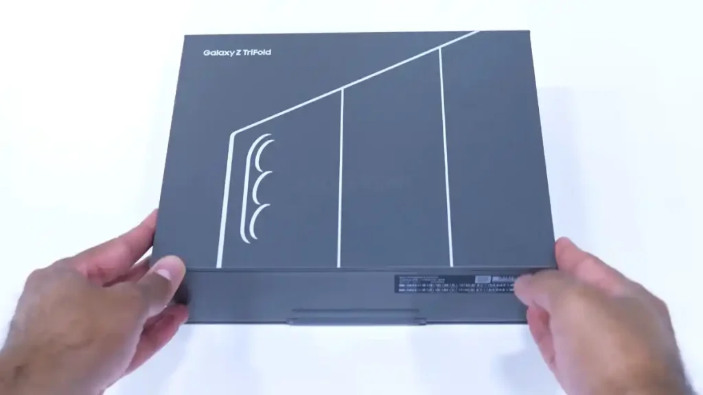 Samsung Galaxy Z TriFold box