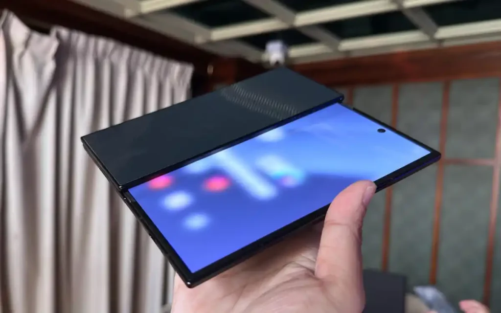 نقص بزرگ گلکسی Z Trifold، غیرقابل استفاده در حالت نیمهباز