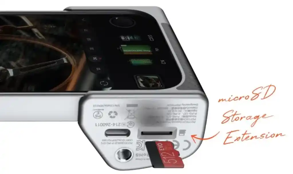 گریپ حرفهای PGYTech بههمراه دکمههای کنترلی و درگاه کارت حافظه