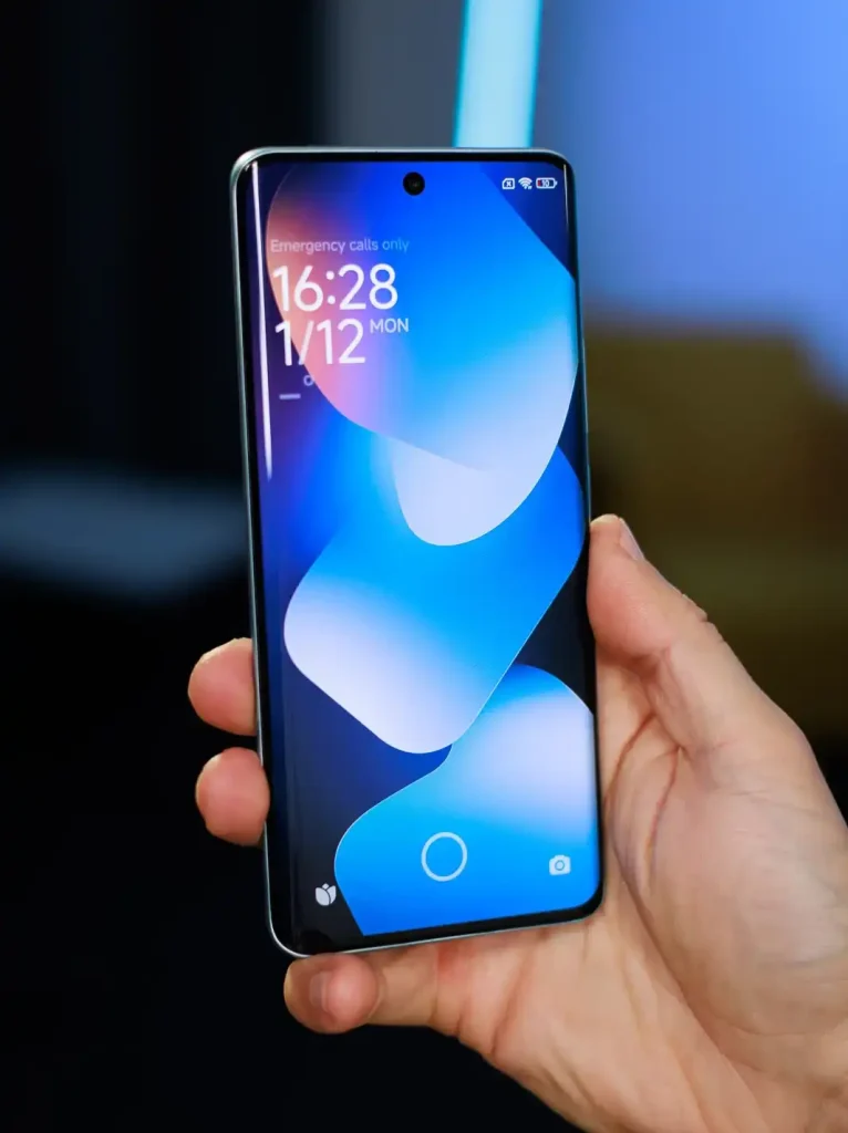 نمایشگر دولبه خمیده جذاب در ردمی نوت ۱۵ مدل 5G آن را گران‌قیمت‌تر از چیزی که هست نشان می‌دهد