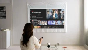 معرفی سامسونگ Freestyle+ با روشنایی ۴۳۰ لومن و تنظیم هوشمند تصویر