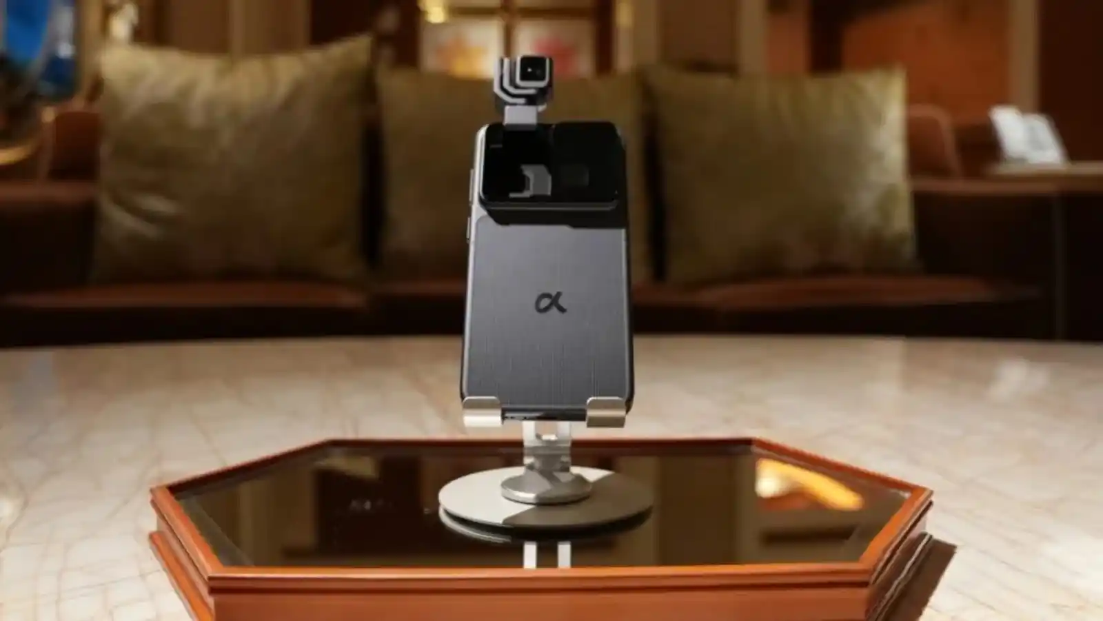 گوشی رباتیک آنر با دوربین گیمبال‌دار متحرک در CES 2026