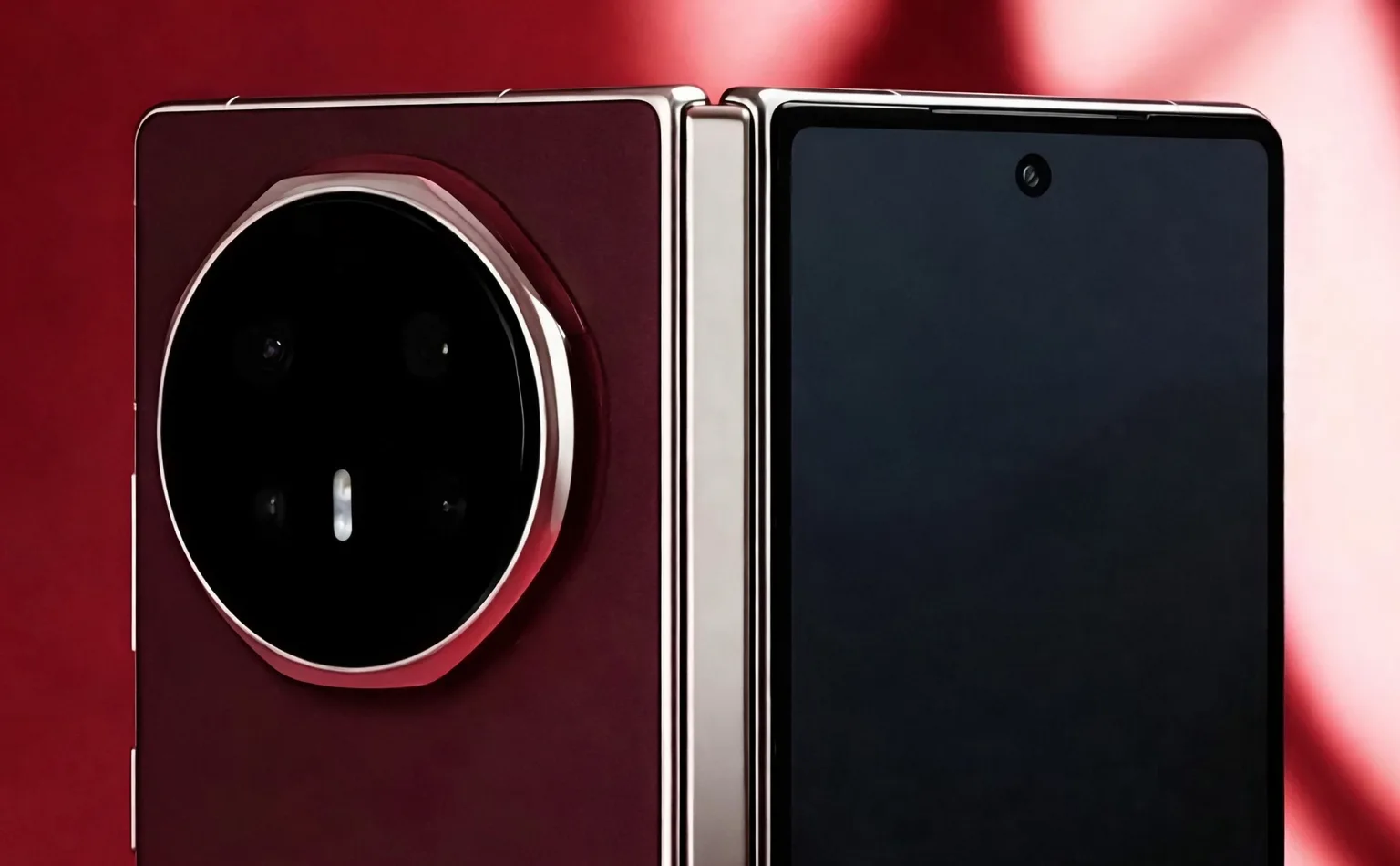 تصاویر واقعی آنر مجیک V6 با طراحی چرمی لو رفت؛ باتری غول‌پیکر در بدنه‌ای باریک